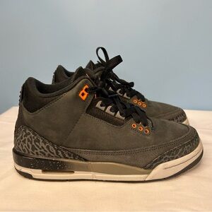 Air Jordan 3 Retro Size 5Y in black, orange and dark grey